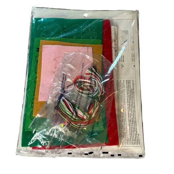 Bucilla Felt Ornament Kit Polar Bears Christmas Craft Set For DIY vintage 85314 - Picture 4 of 5